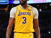 PG模拟器-詹姆斯巅峰对决，浓眉哥与30激战法国队分钟，逆转胜负难料！的简单介绍